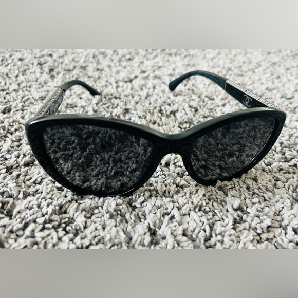 Channel Limited Sunglasses--- Best Valentine Gift! - Picture 3 of 7